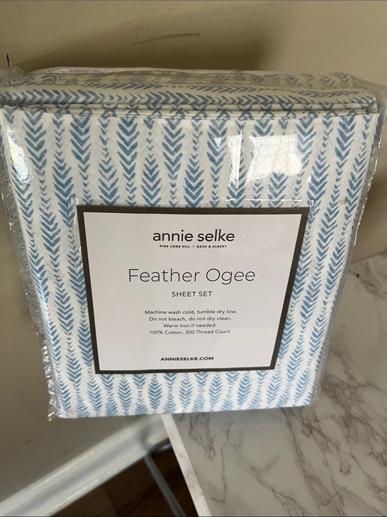 Annie Other - Annie Feather Ogee Sheet Set - Light Blue and White